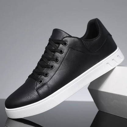 Men's low-cut faux leather sneakers in white with metal eyelet laces and cushioned sole