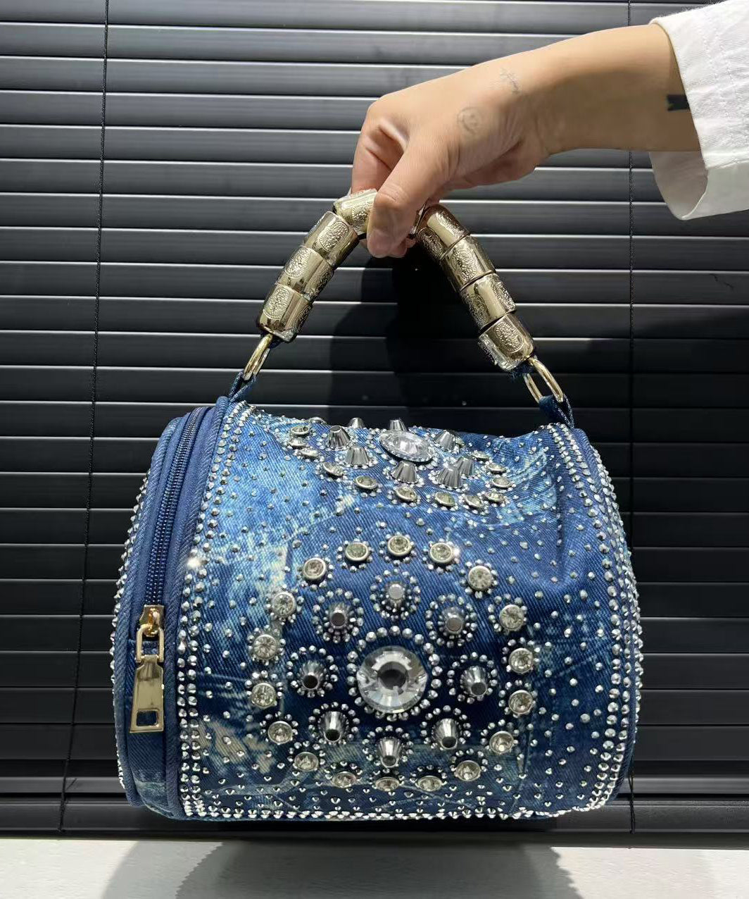 Sac fourre-tout chic en denim bleu avec rivets et zircons - Wavlynn