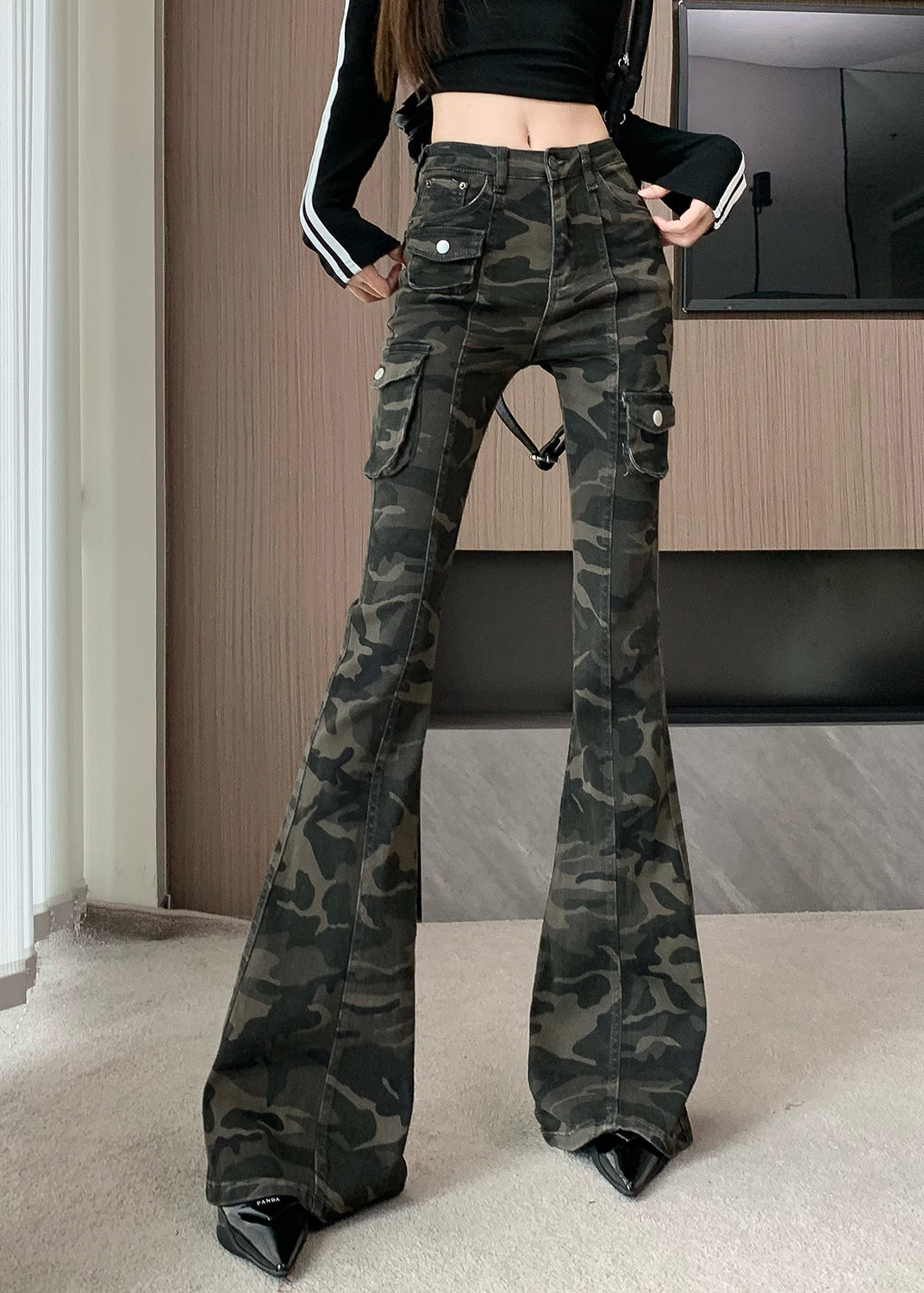 Pantalon évasé en denim vert camouflage chic et ajusté pour l'automne - Wavlynn