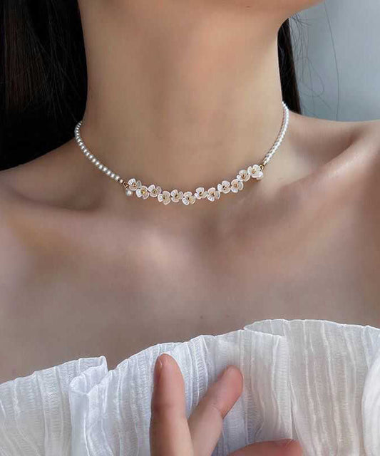 Collier élégant en alliage blanc avec perles florales en forme de poire - Wavlynn