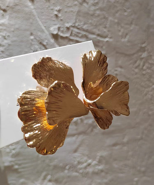Boucles d'oreilles à tige en alliage de métal jaune en forme de feuille de ginkgo - Wavlynn
