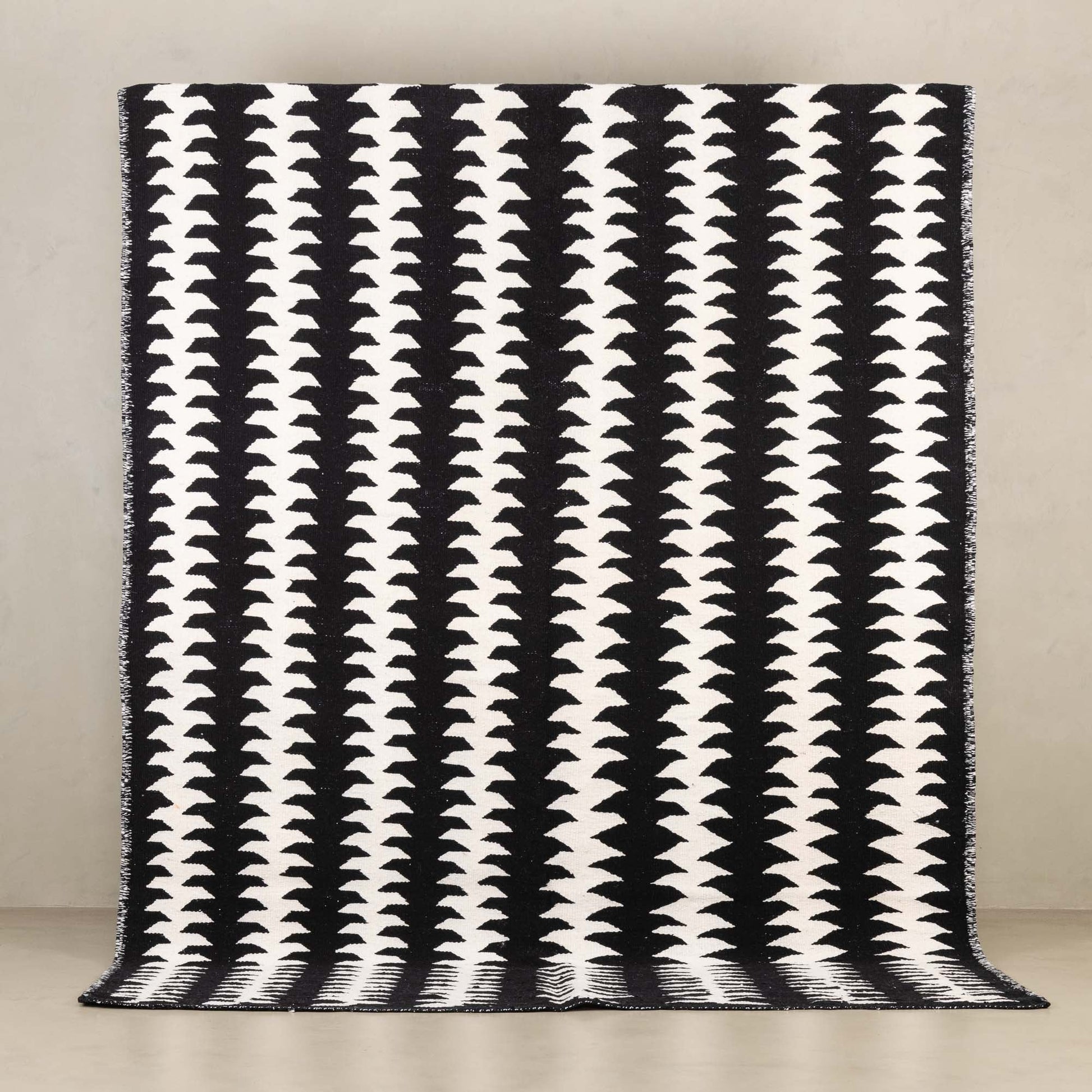 Fadma - taznakht kilim rug - Wavlynn