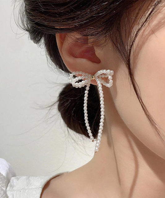 Boucles d'oreilles pendantes élégantes en alliage blanc avec perles et pampilles papillon - Wavlynn