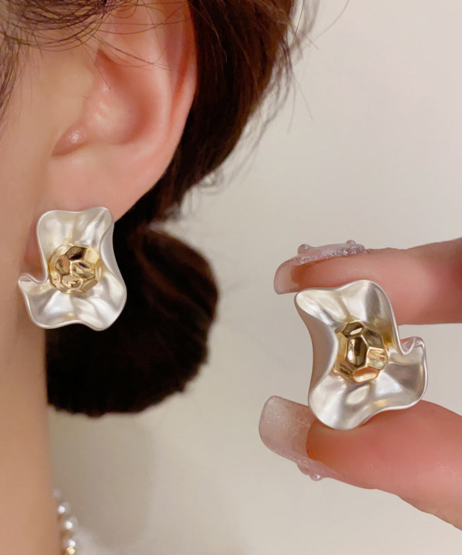 Boucles d'oreilles à tige élégantes en cuivre blanc surdoré à motif floral - Wavlynn