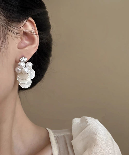 Boucles d'oreilles élégantes à pampilles en alliage d'argent sterling blanc, nacre et perles, avec pompon. - Wavlynn