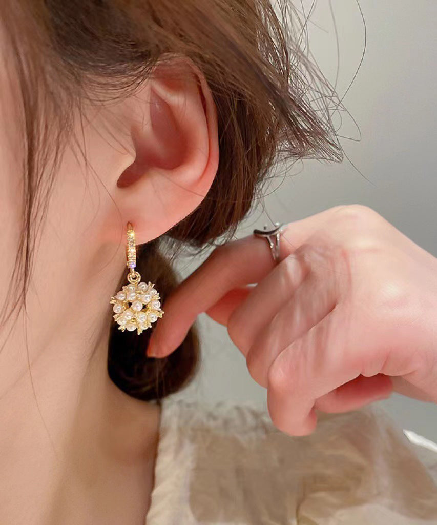 Boucles d'oreilles pendantes tendance en or, cuivre et zircons sphériques - Wavlynn