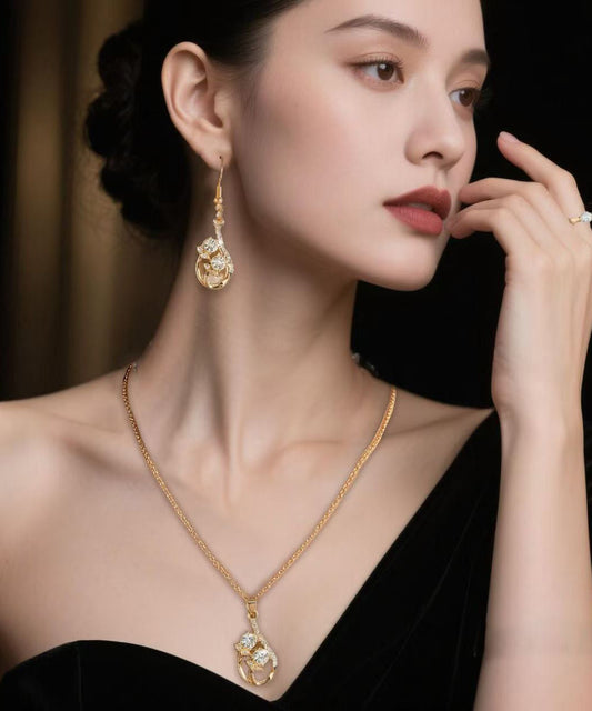 Ensemble de trois boucles d'oreilles pendantes, bagues et collier pendentif en zircon doré tendance - Wavlynn
