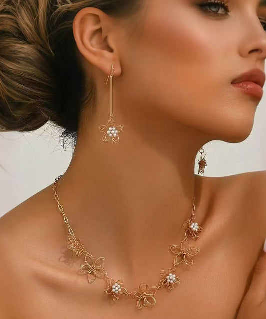 Ensemble deux pièces composé d'un collier lariat ajouré et de boucles d'oreilles pendantes en alliage de métal doré fin - Wavlynn