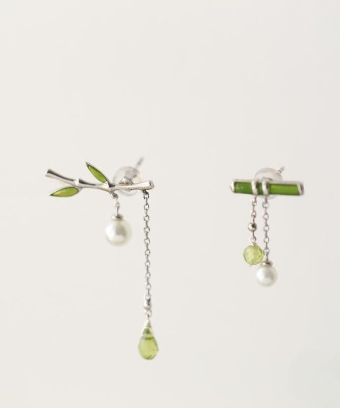Boucles d'oreilles pendantes en argent sterling vert fin incrustées de feuilles de bambou et de perles en forme de goutte d'eau - Wavlynn