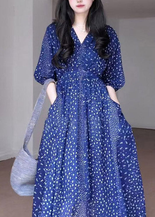 Robe longue d'été en mousseline de soie imprimée bleu français à col en V - Wavlynn