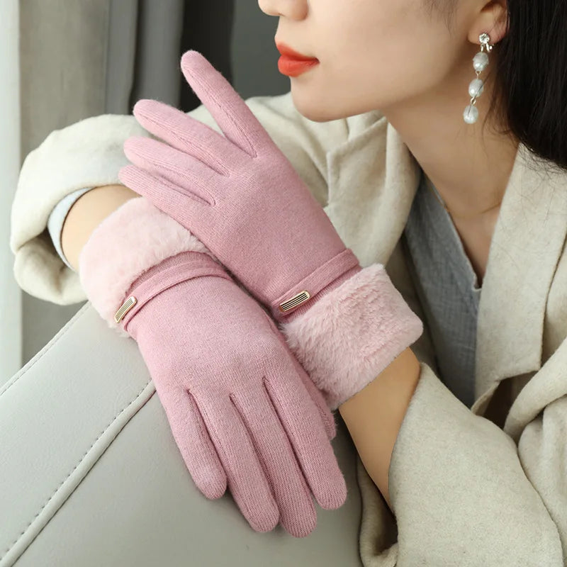 Women's fitted wrist gloves with faux-fur cuff trim and strap detail for casual fall wear