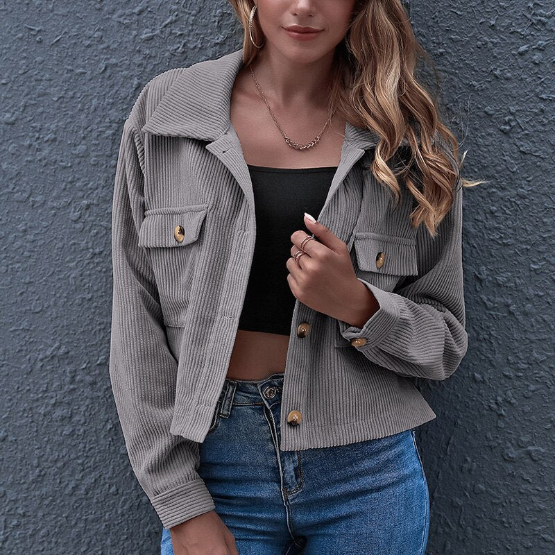 Women's cropped corduroy jacket with button closure and chest pockets in casual chic style