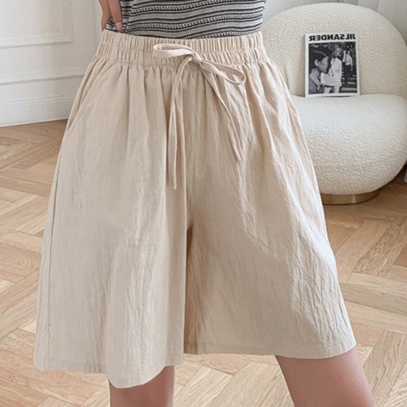Women's knee-length relaxed fit shorts in cotton blend with elastic waist and adjustable drawstring