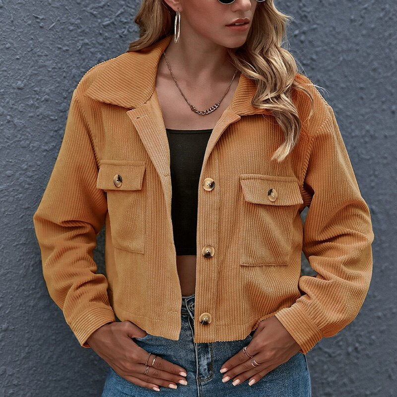 Women's cropped corduroy jacket with button closure and chest pockets in casual chic style