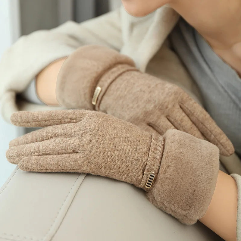 Black fitted women's gloves with faux-fur cuff trim and stylish strap detail for secure fit