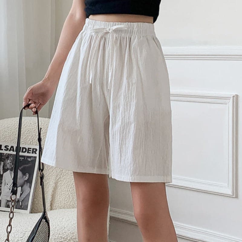 Women's knee-length relaxed fit shorts in cotton blend with elastic waist and adjustable drawstring