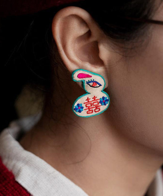 Boucles d'oreilles à tige en forme de petit lapin brodées à la main avec un arc-en-ciel - Wavlynn