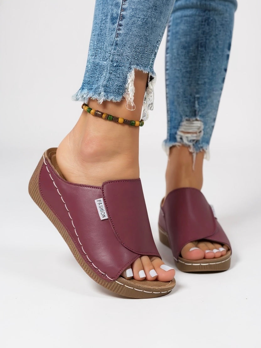 Women's minimalist platform cushioned slides in neutral heather tone with contoured footbed
