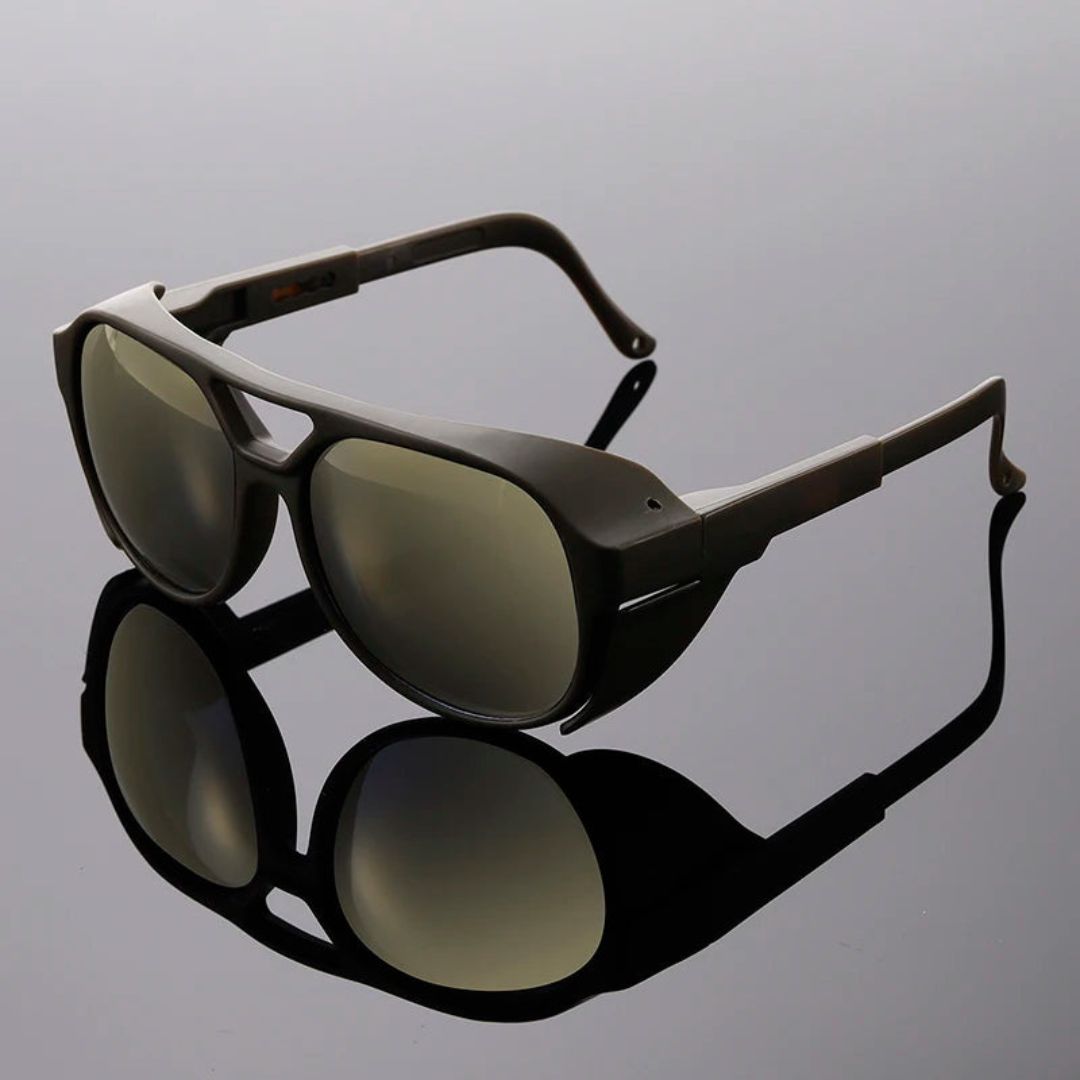 Round mirrored unisex sunglasses with sleek translucent frame and high-shine lenses