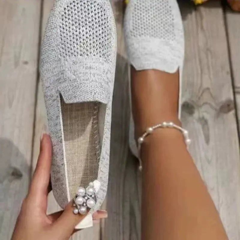 Women's white lightweight slip-on sneakers with vulcanized sole, casual everyday style