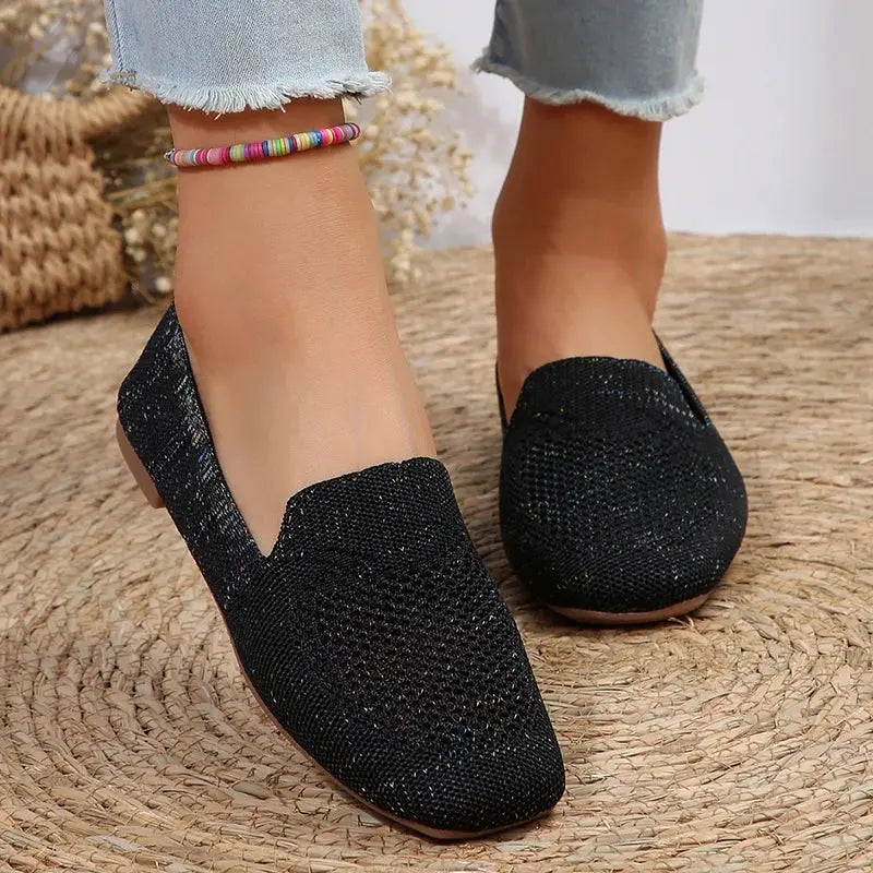 Women's white lightweight slip-on sneakers with vulcanized sole, casual style for everyday comfort
