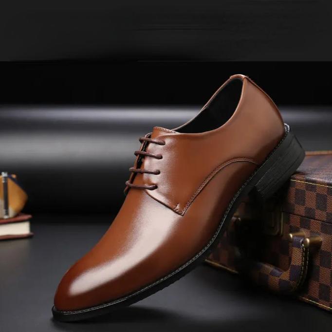 Black high-gloss Oxford dress shoes with classic lace-up silhouette and cushioned insole