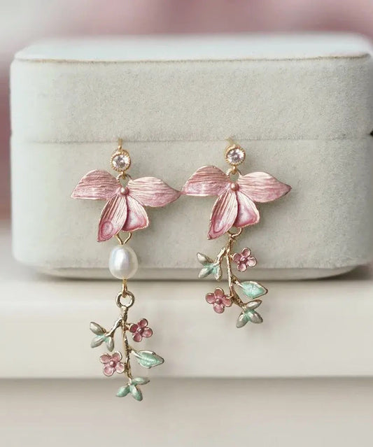 Boucles d'oreilles pendantes florales modernes en cuivre rose surdoré avec perles - Wavlynn