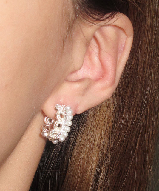 Boucles d'oreilles créoles modernes en alliage blanc tissé de perles et dentelle - Wavlynn