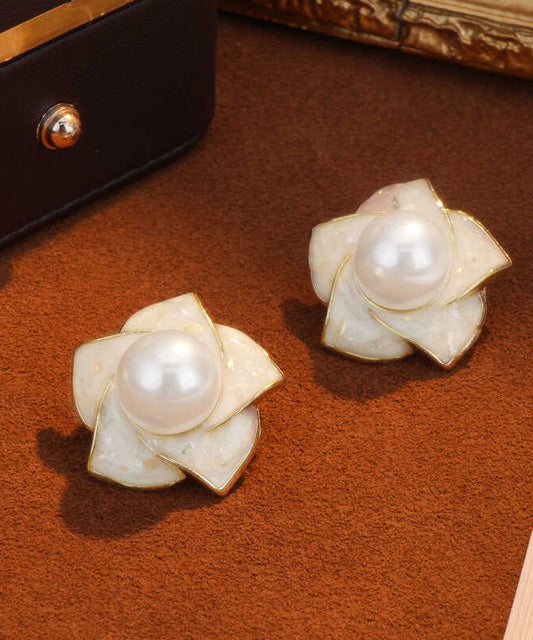 Boucles d'oreilles à tige modernes en cuivre blanc surdoré avec perles - Wavlynn