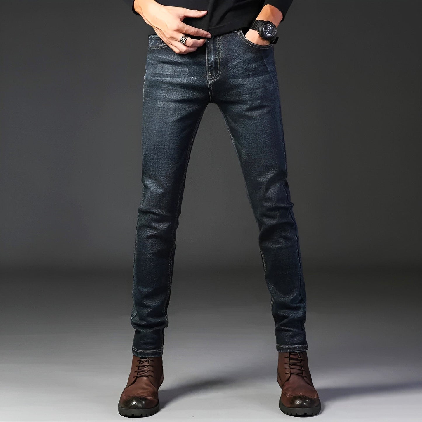 Stone wash slim fit stretch denim jeans with reinforced stitching and 5-pocket twill cotton design