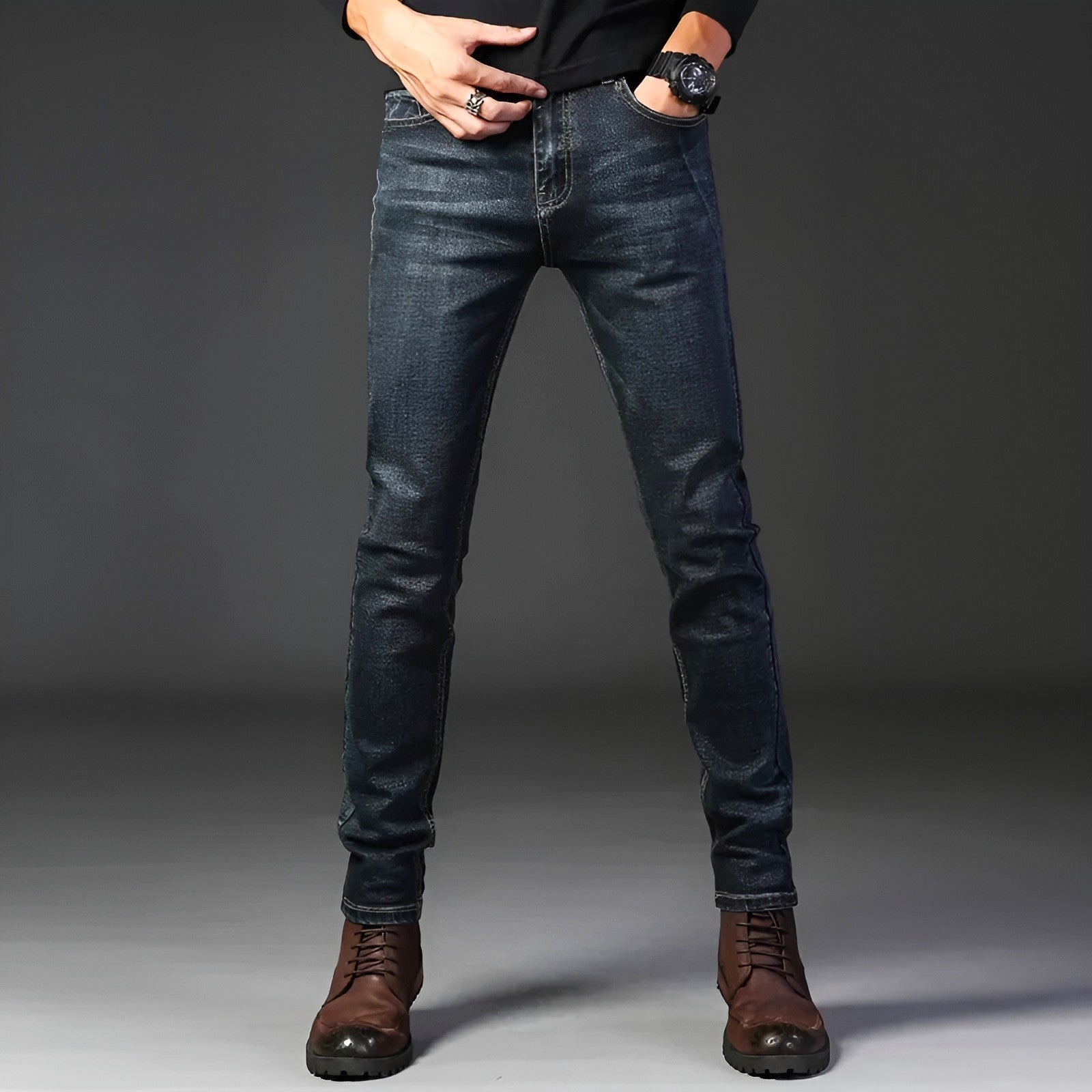 Stone wash slim fit stretch denim jeans with reinforced stitching and 5-pocket twill cotton design