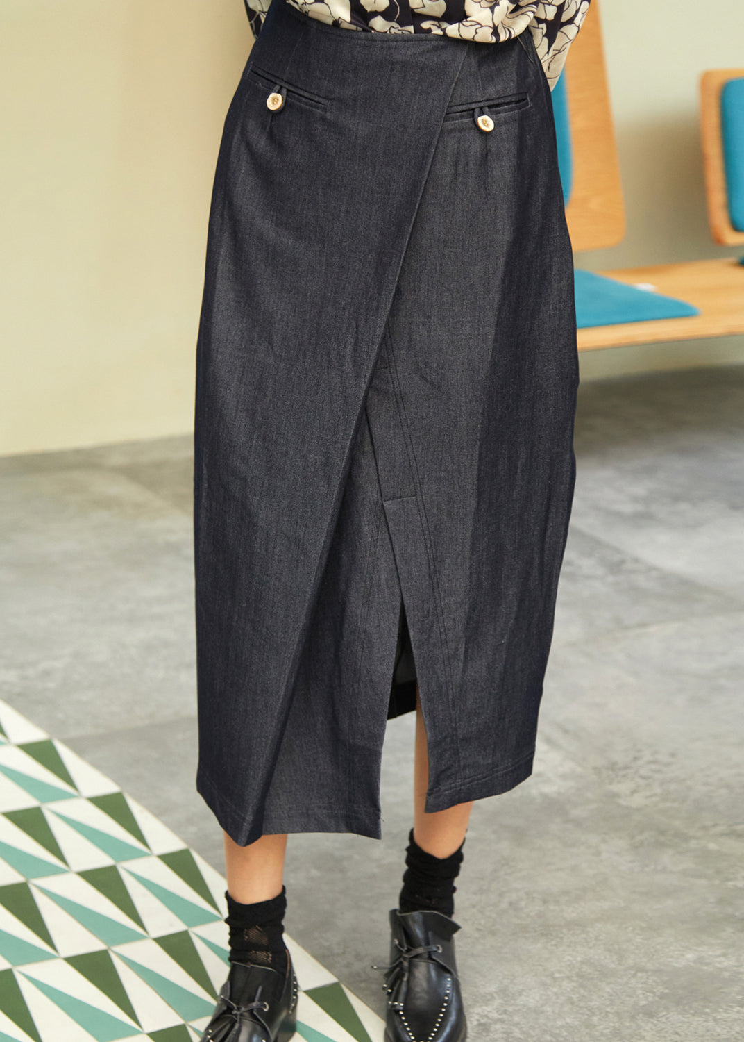Nouvelles jupes en jean bleu marine asymétriques ouvertes sur le devant pour l'automne - Wavlynn