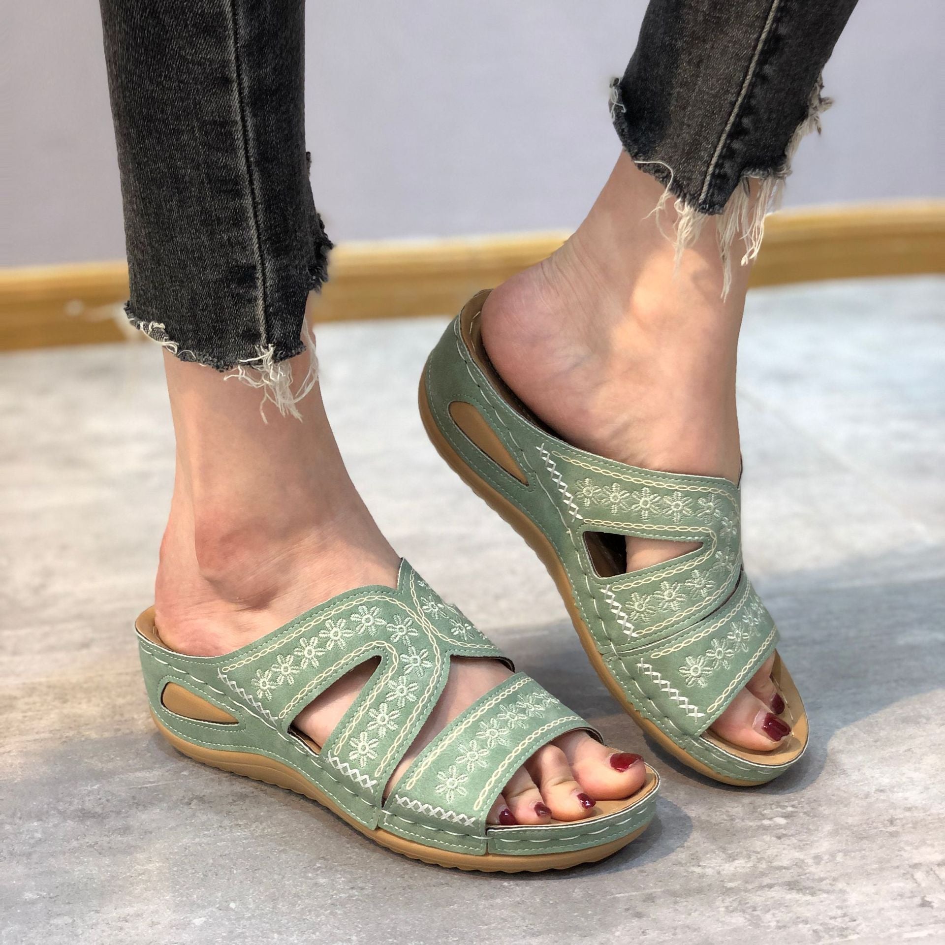 Women's comfort cushioned sandals with ergonomic comfort support and cushioned footbed for everyday comfort