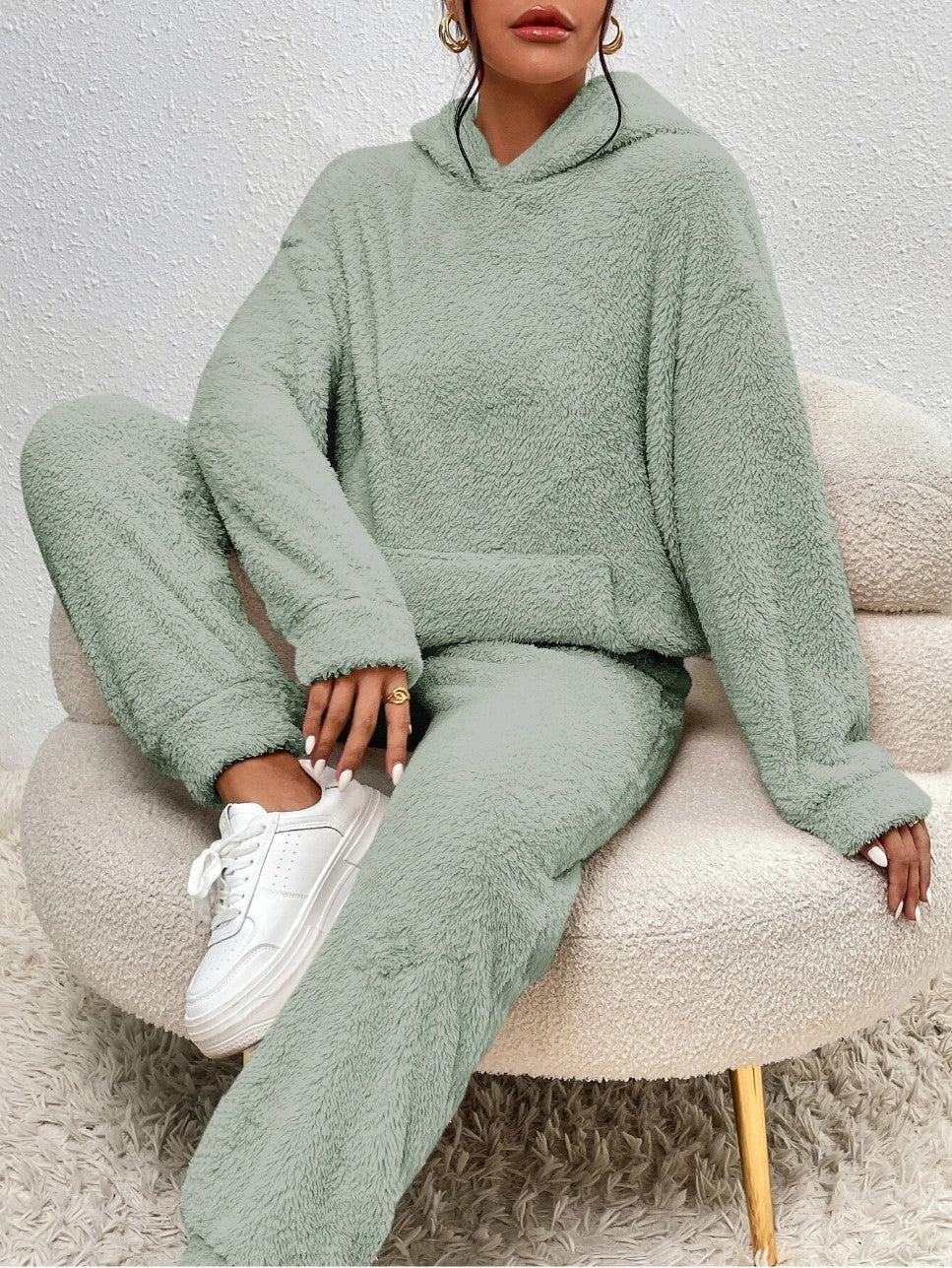 Women's plush fleece two-piece lounge set with kangaroo pocket hoodie and wide-leg pants