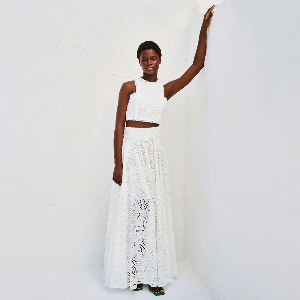 Women's broderie two-piece set fitted cropped top flared high-waist skirt elegant daytime look