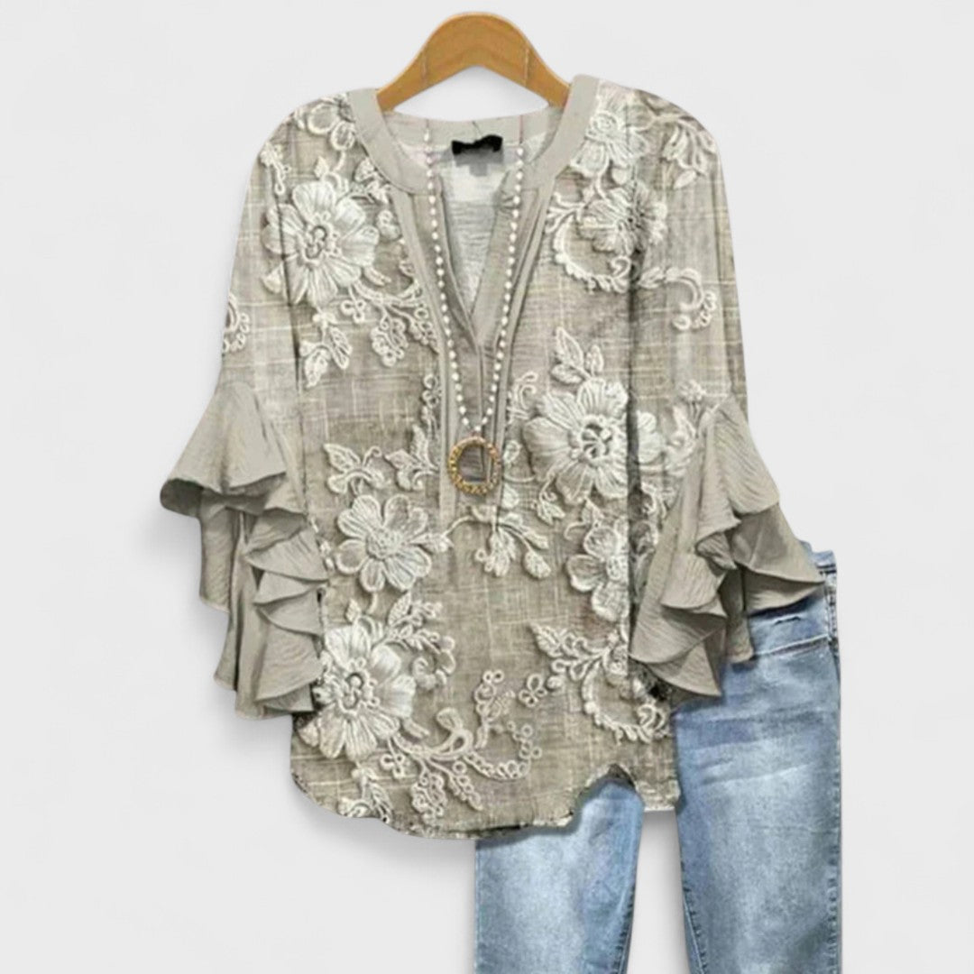 Lightweight day blouse in soft hues, feminine silhouette with airy fabric and flattering soft detailing