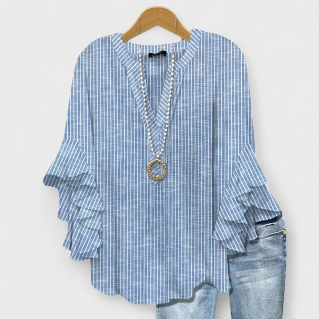 Lightweight day blouse in soft feminine cut with airy fabric, effortless everyday style