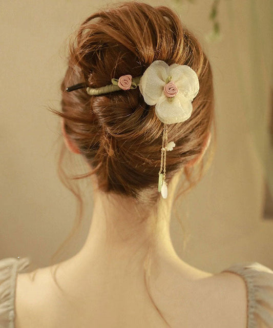 Épingle à cheveux originale en tissu abricot, tulle, perles et pompon floral - Wavlynn