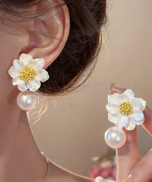 Boucles d'oreilles à tige en alliage acrylique blanc au design original, motif floral et perles - Wavlynn