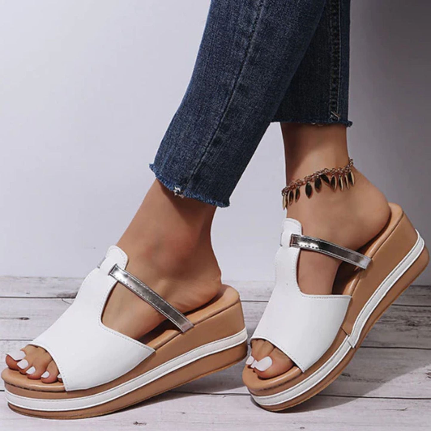 Women's slip-on platform sandals open toe wide strap breathable design for everyday comfort