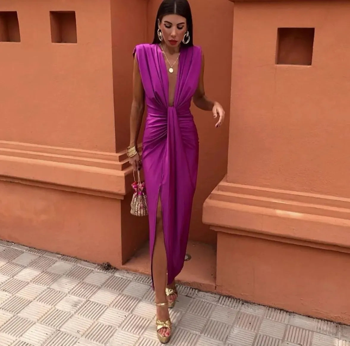 Soft pleated midi dress in elegant cut, flattering drape, refined style for polished occasions