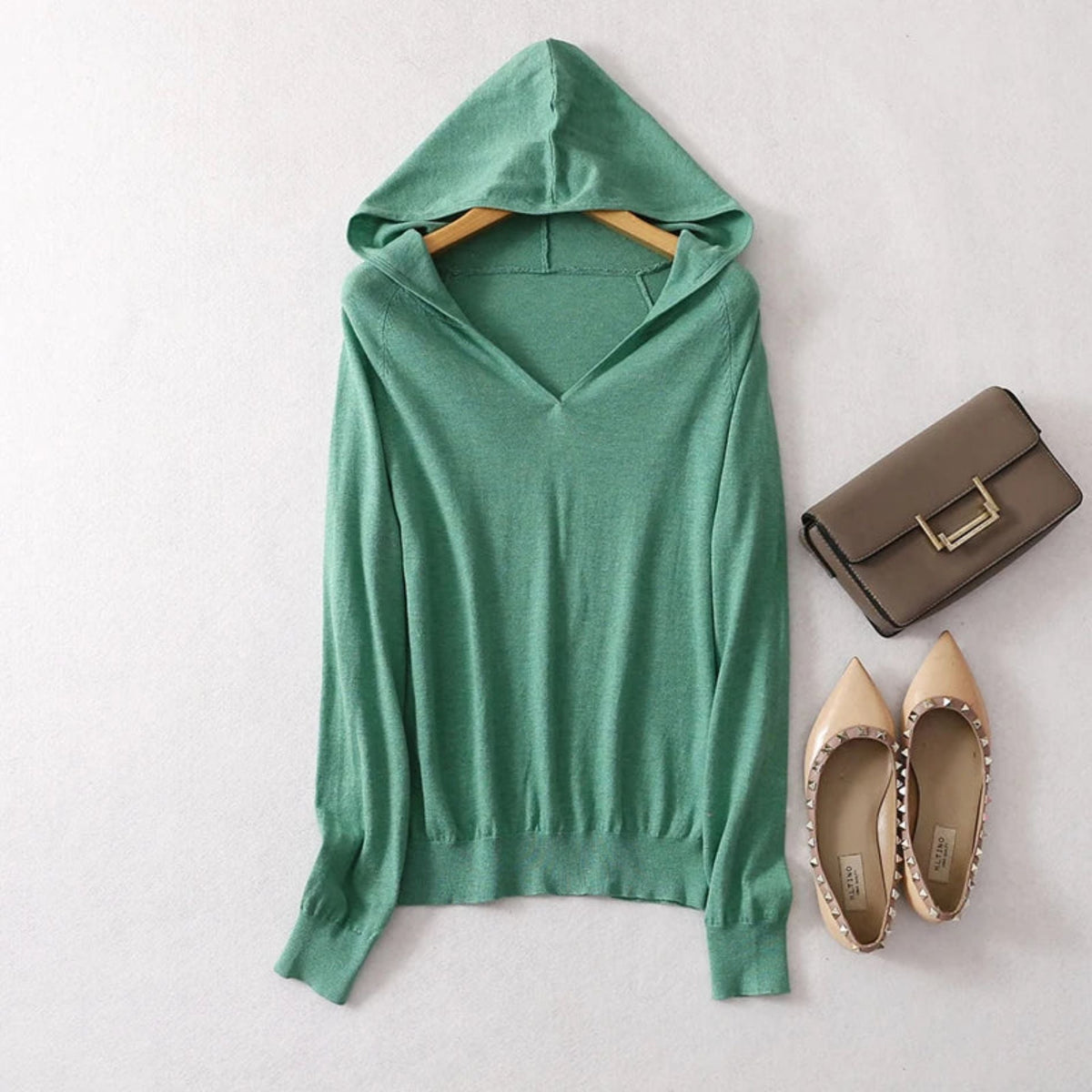 Ivory cashmere-silk blend hoodie with ribbed cuffs and knitted hood for effortless elegance