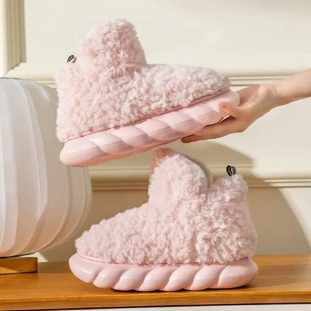 Women's plush winter slippers cozy soft lining non-slip sole indoor outdoor comfort