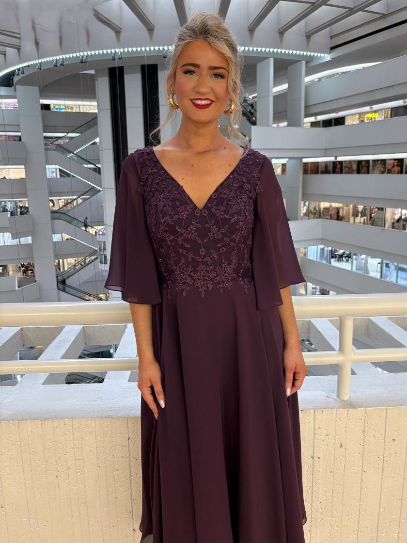 Elegant chiffon midi A-line cocktail dress with V-neckline and short sleeves for mother of the bride