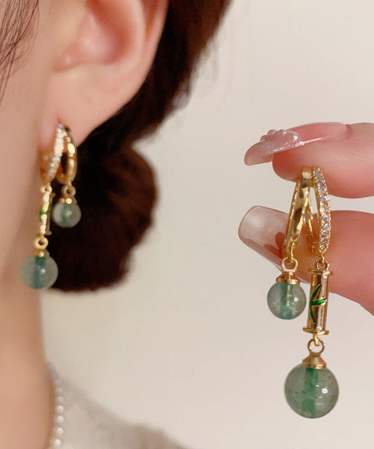 Boucles d'oreilles pendantes rétro en zircon doré et cuivre, serties de pierres précieuses et ornées d'un motif bambou. - Wavlynn