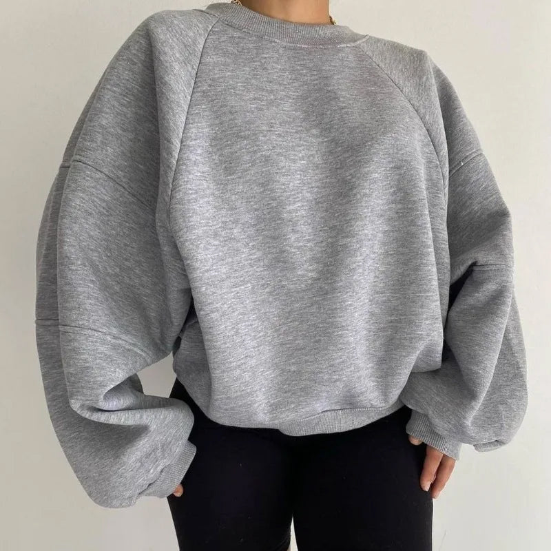 Women's cozy oversized pullover sweatshirt in a relaxed fit, perfect for effortless winter layering