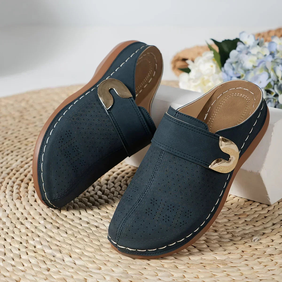 Women's adjustable wedge sandals with cushioned insole, sleek silhouette, elegant day-to-night style