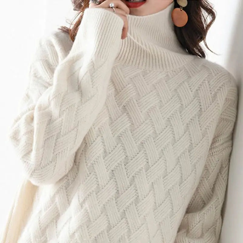 Daria ivory cashmere knit sweater with diamond pattern, round neckline and ribbed trims
