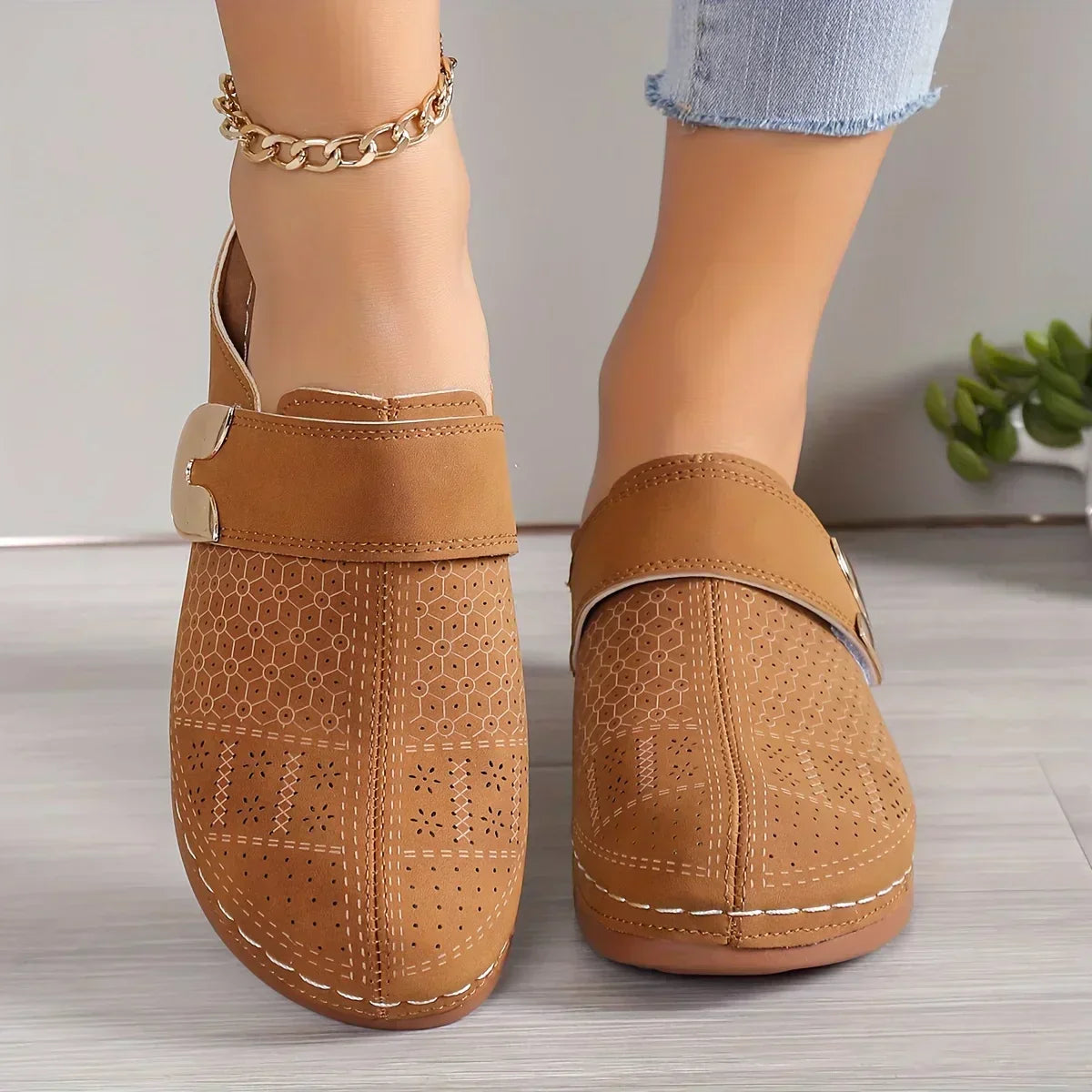 Women's adjustable wedge sandals with cushioned insole, sleek silhouette, chic design for day-to-night wear