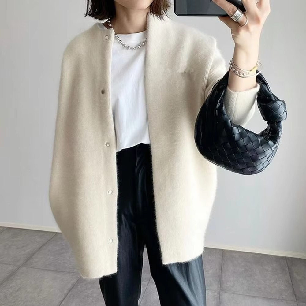 Women's vintage knit cardigan single breasted O-neck cozy autumn layering piece in classic style